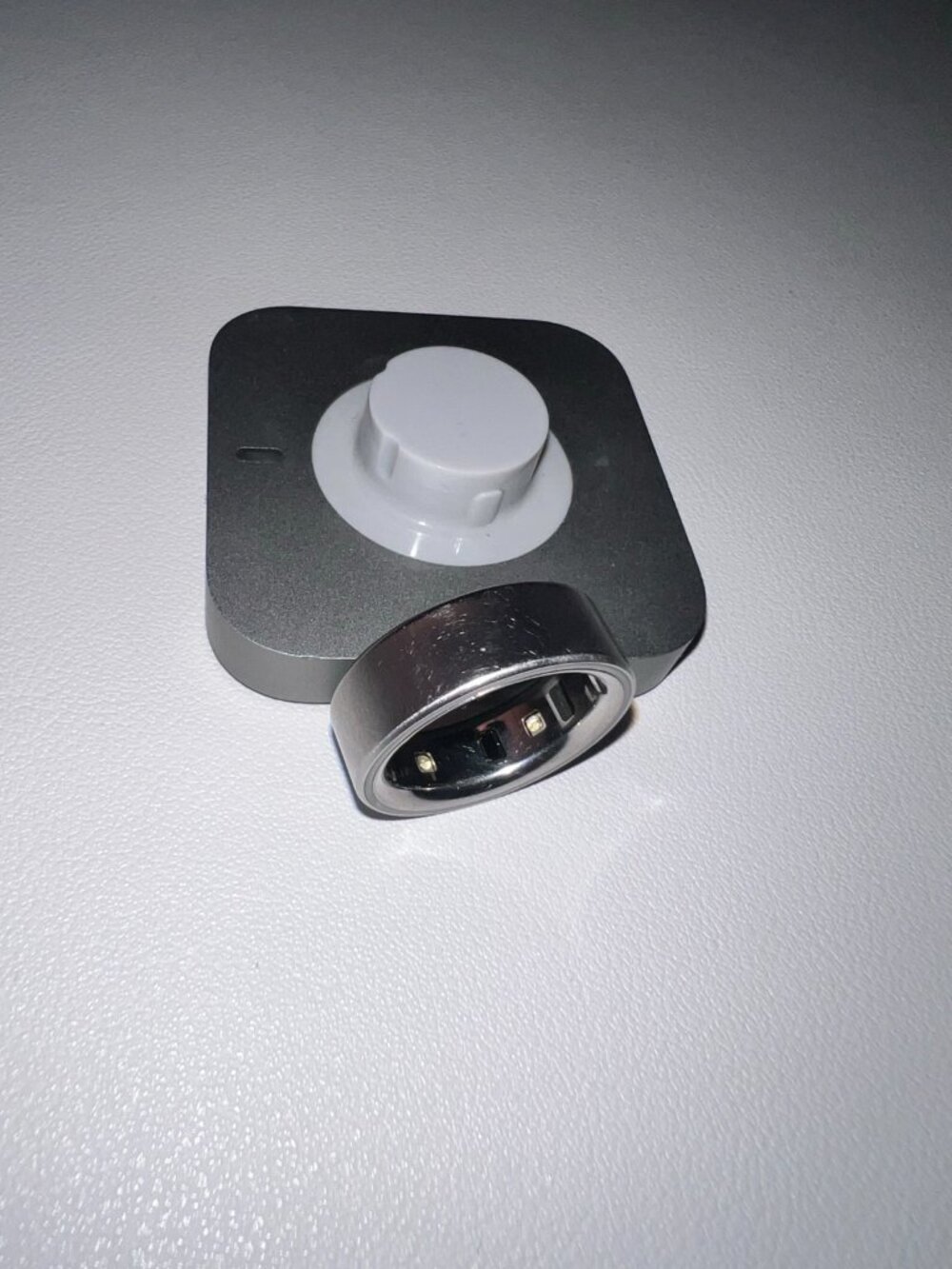 Oura Ring 4 Silver Smart Ring Size 9 w/ Original Charger